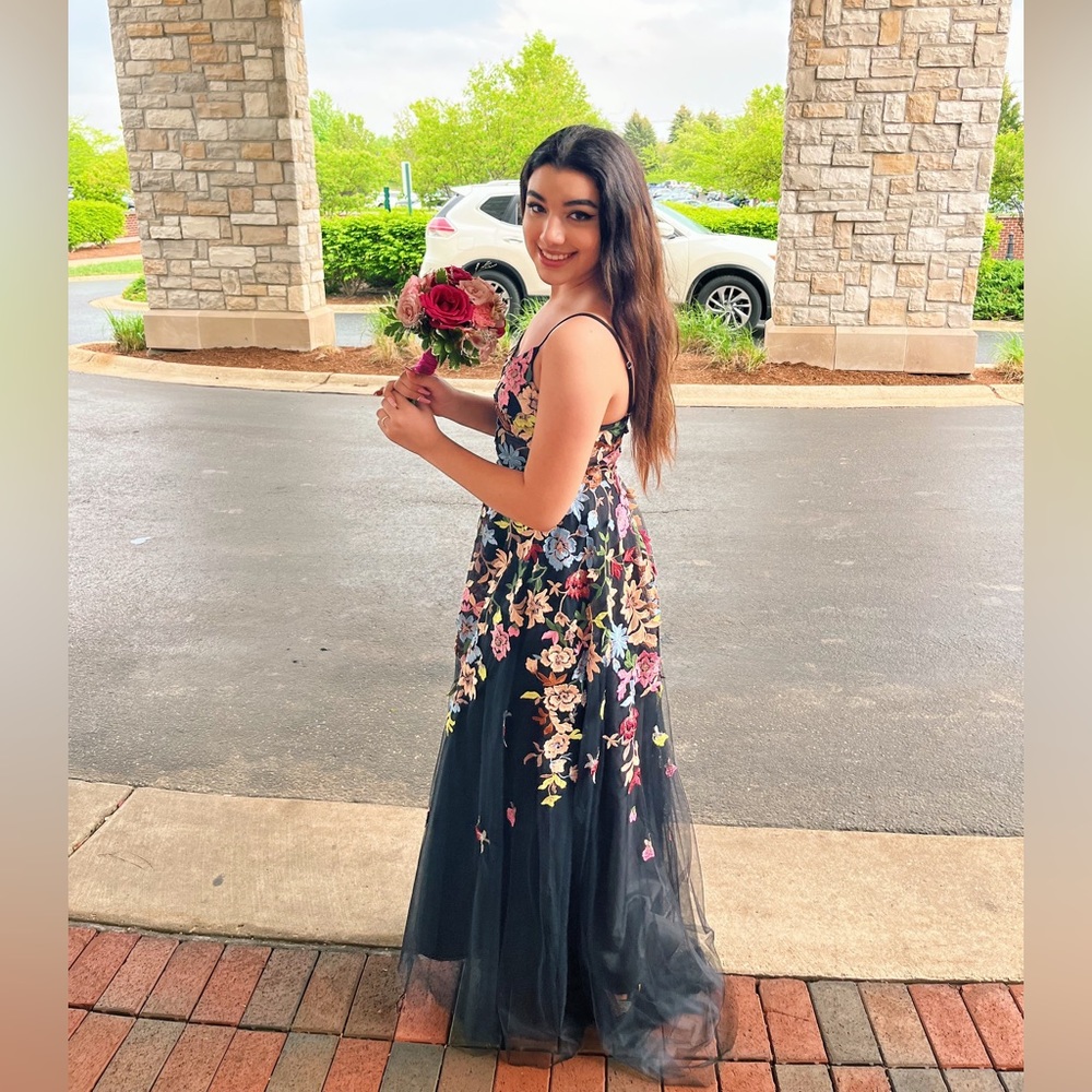 JJs house Ball-Gown/Princess V-Neck Sweep Train Lace Tulle Prom Dresses